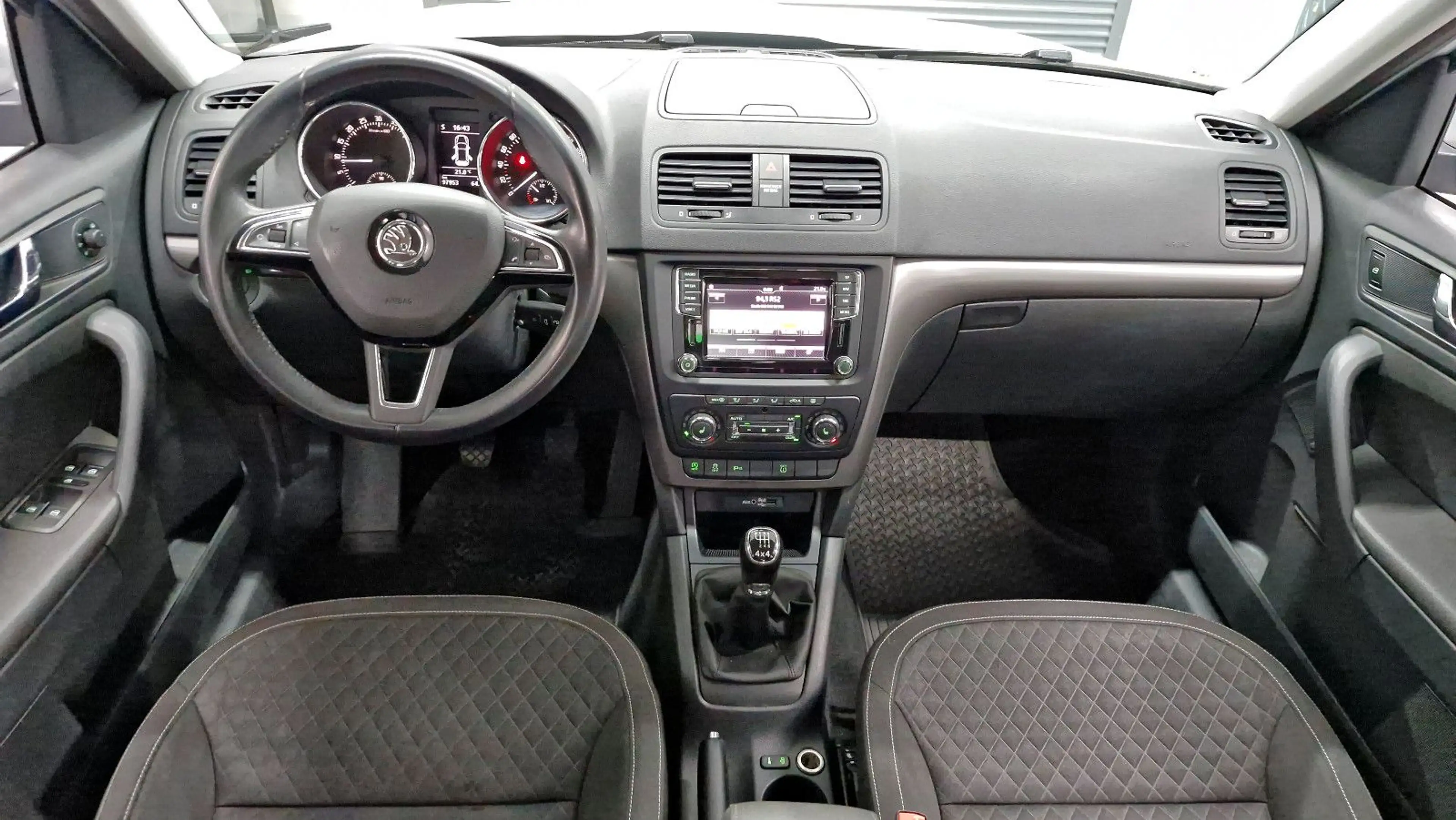 Skoda Yeti 2,0 TDI Drive 4x4 - AHK — photo 9