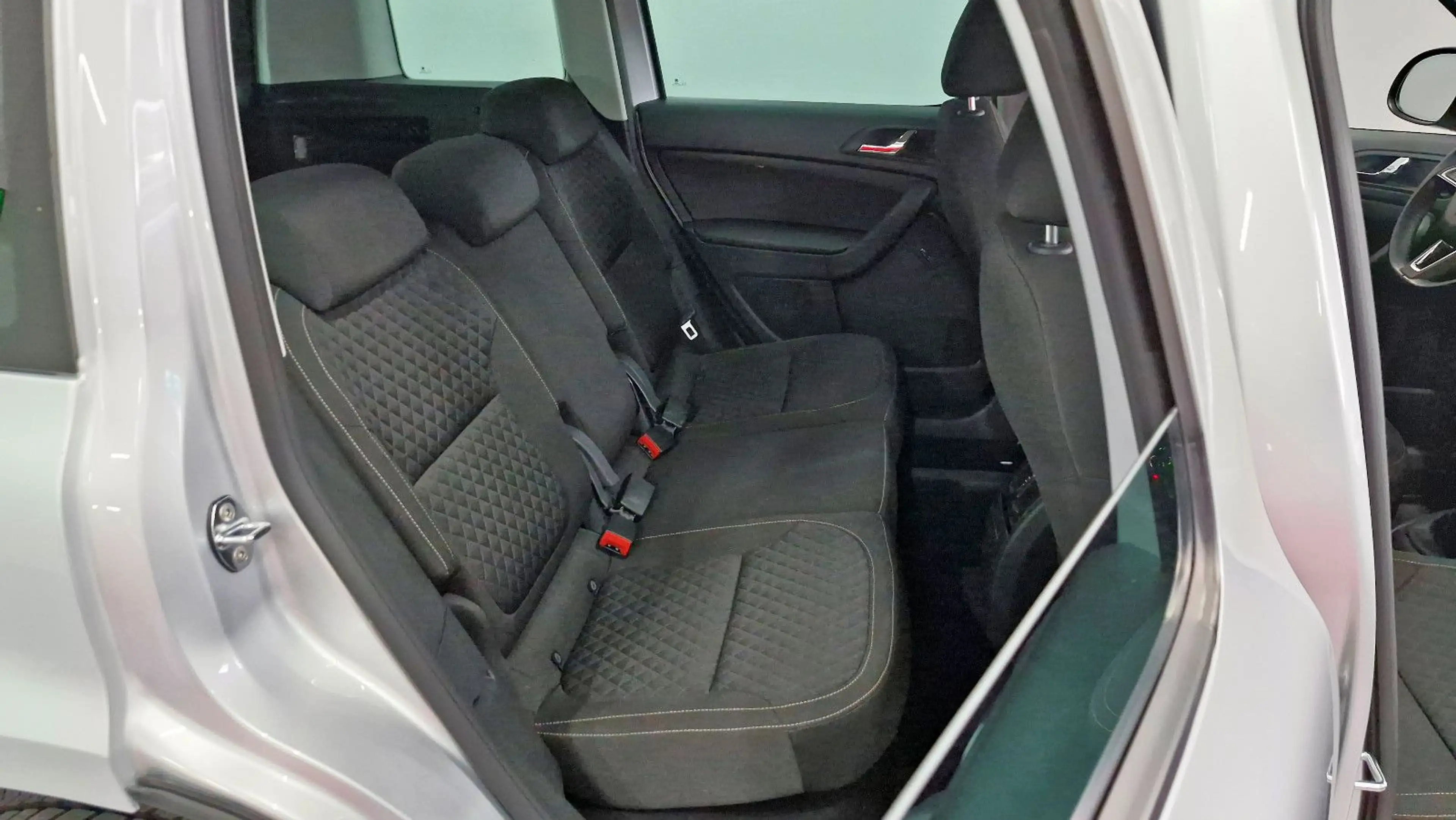 Skoda Yeti 2,0 TDI Drive 4x4 - AHK — photo 13