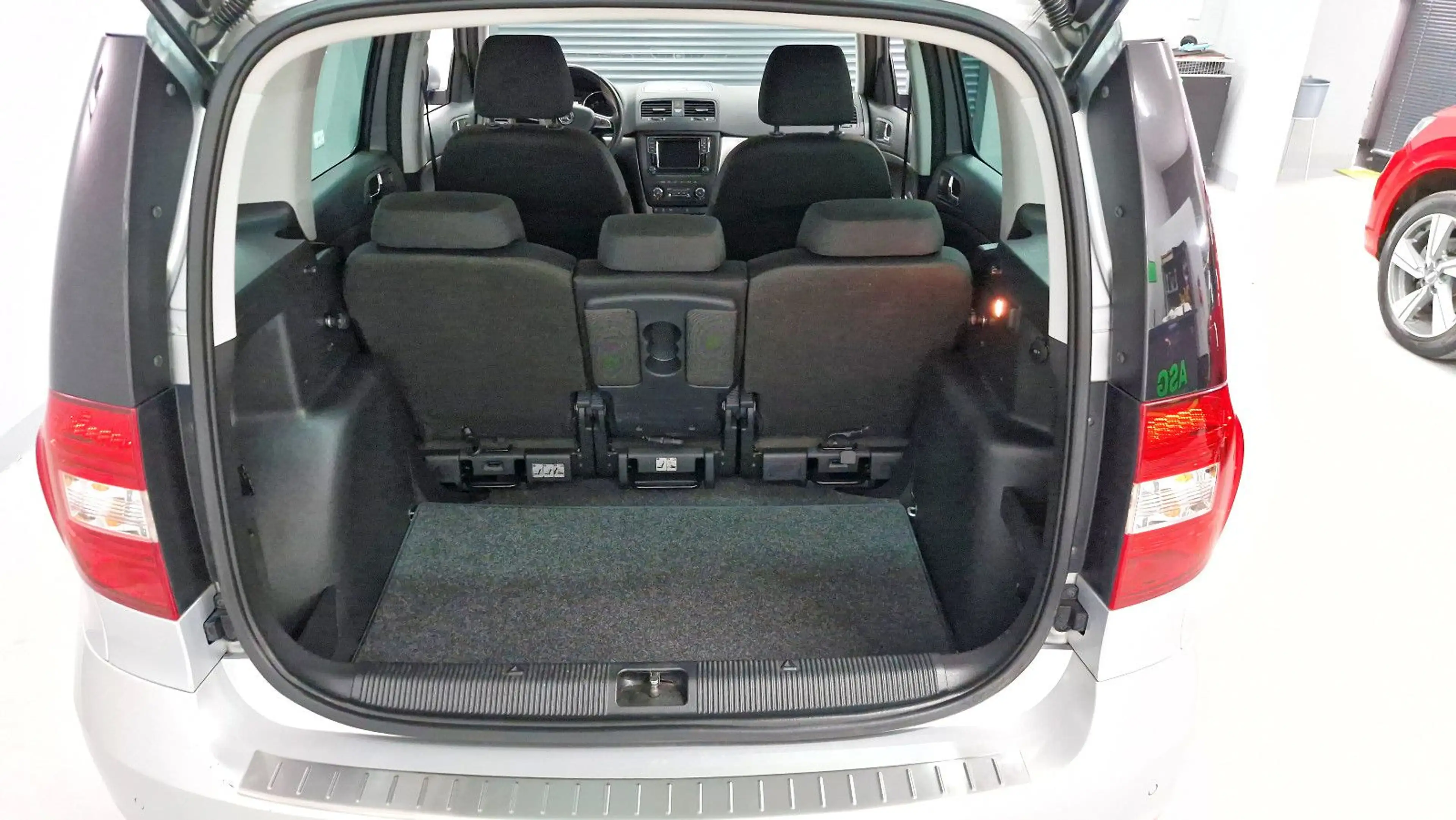 Skoda Yeti 2,0 TDI Drive 4x4 - AHK — photo 14
