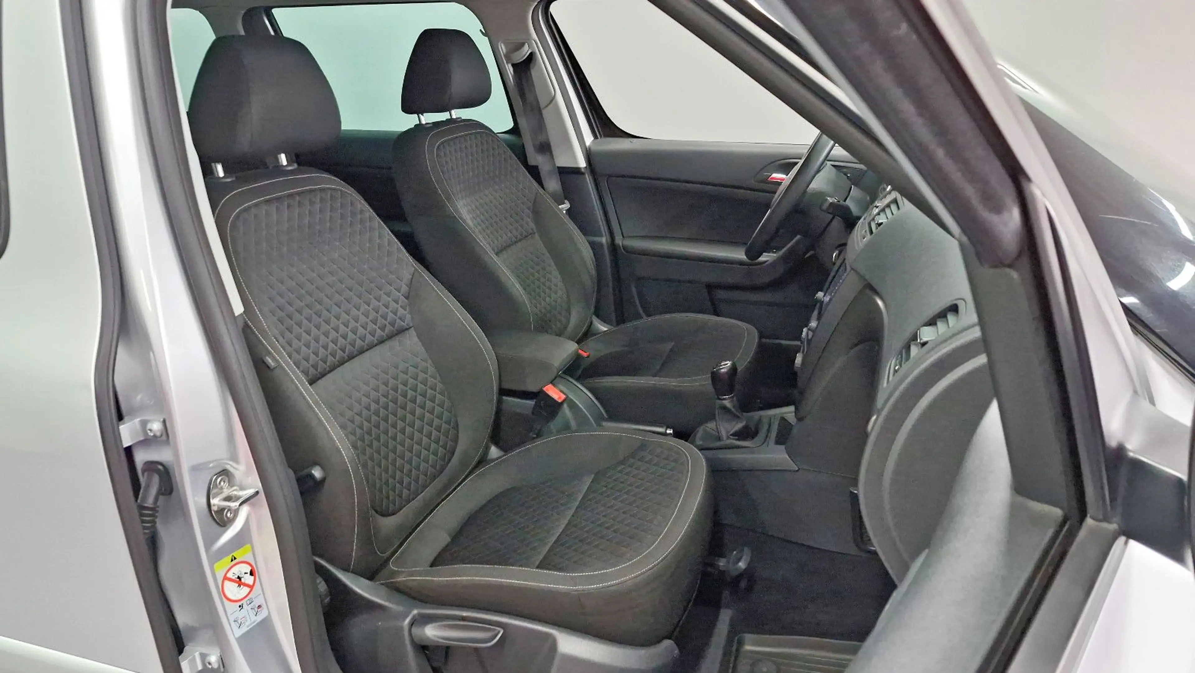 Skoda Yeti 2,0 TDI Drive 4x4 - AHK — photo 6