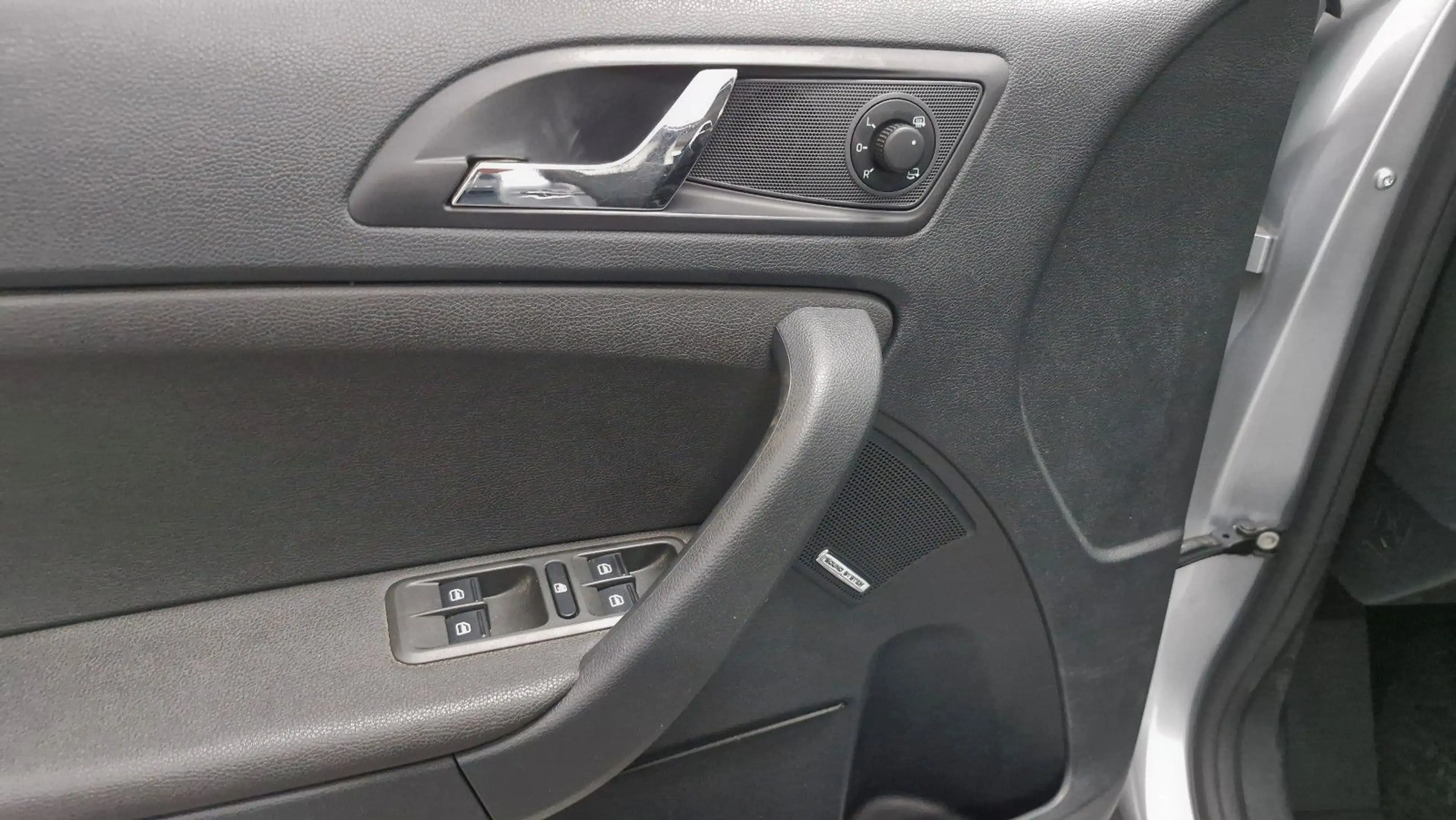 Skoda Yeti 2,0 TDI Drive 4x4 - AHK — photo 12