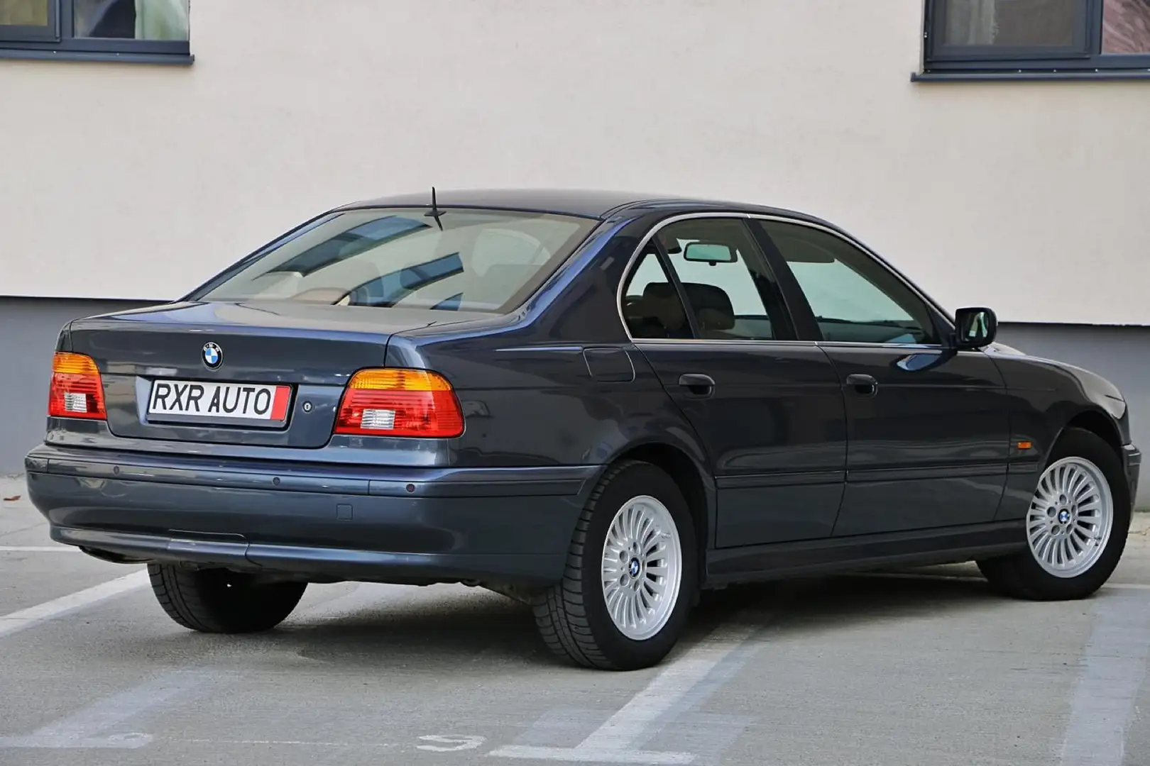 BMW 530 530i Grey - 2