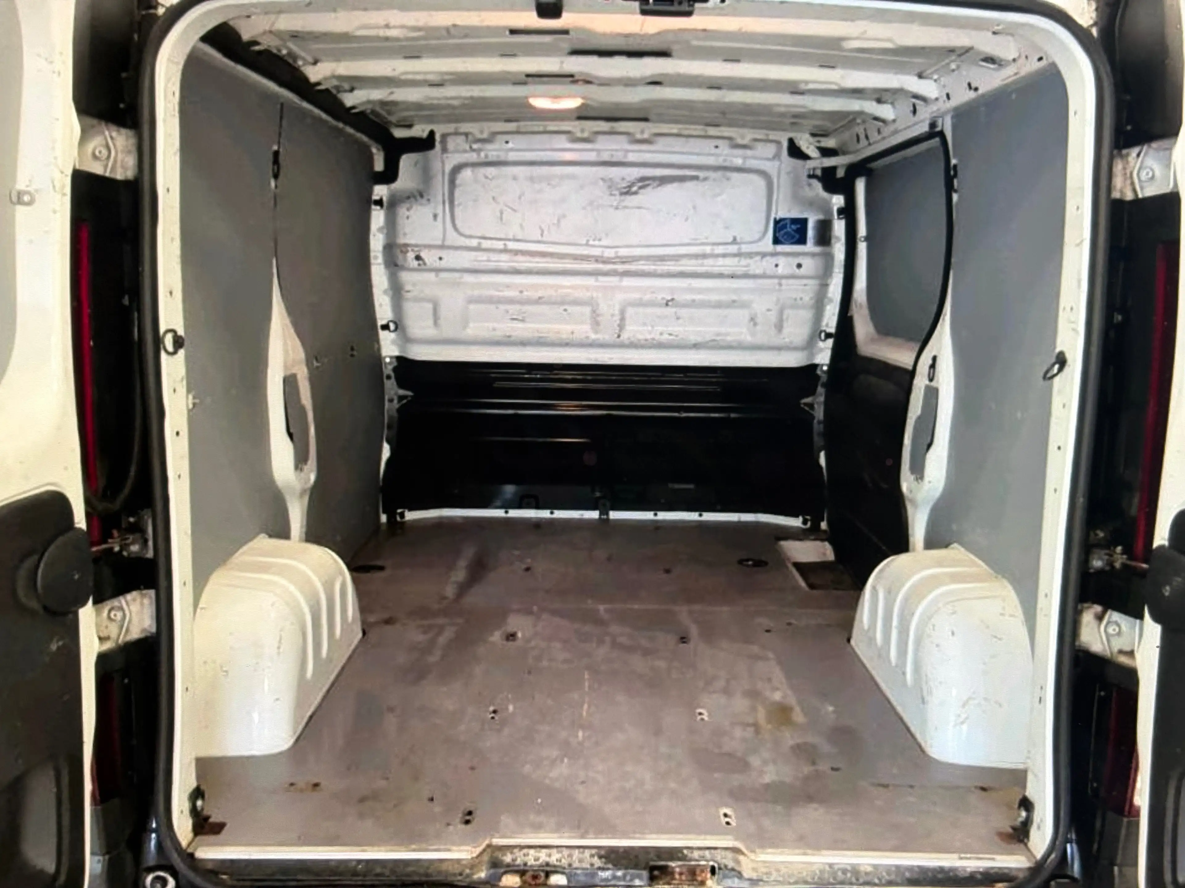 Renault Trafic ENERGY dci 120 L1H1 2,8t Komfort RückfahrKamera 3 Sitzer — photo 3