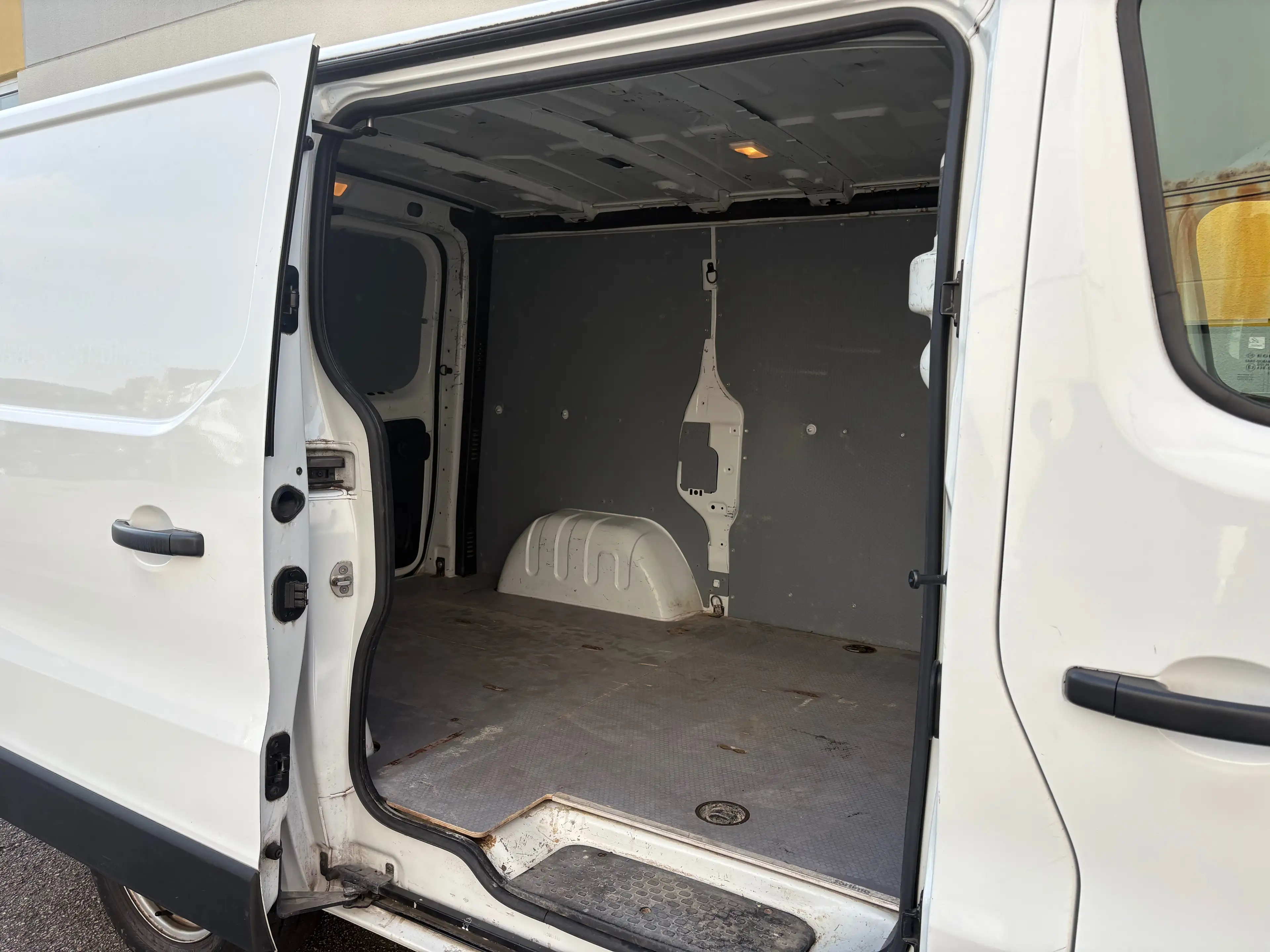 Renault Trafic ENERGY dci 120 L1H1 2,8t Komfort RückfahrKamera 3 Sitzer — photo 13