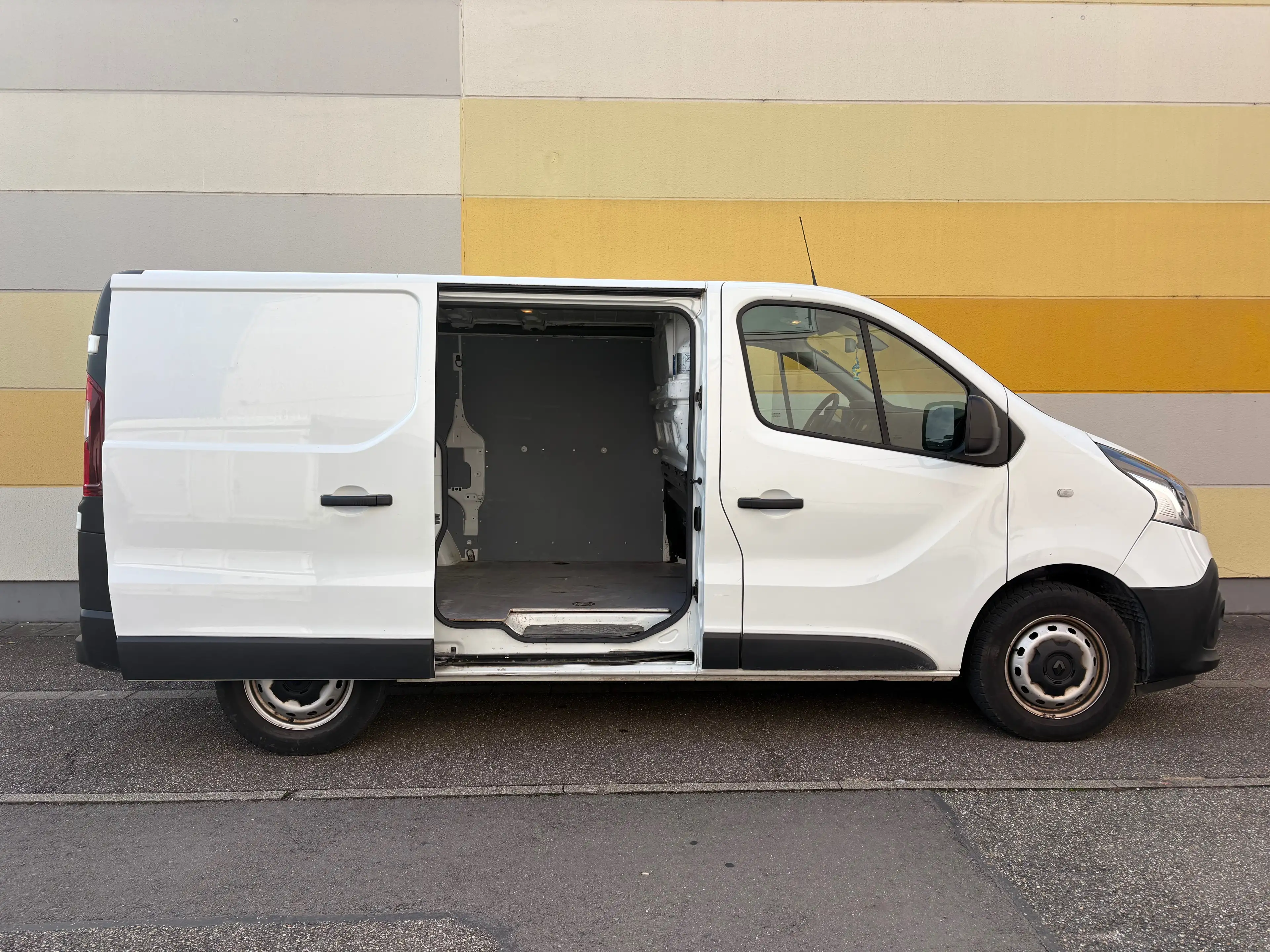 Renault Trafic ENERGY dci 120 L1H1 2,8t Komfort RückfahrKamera 3 Sitzer — photo 7