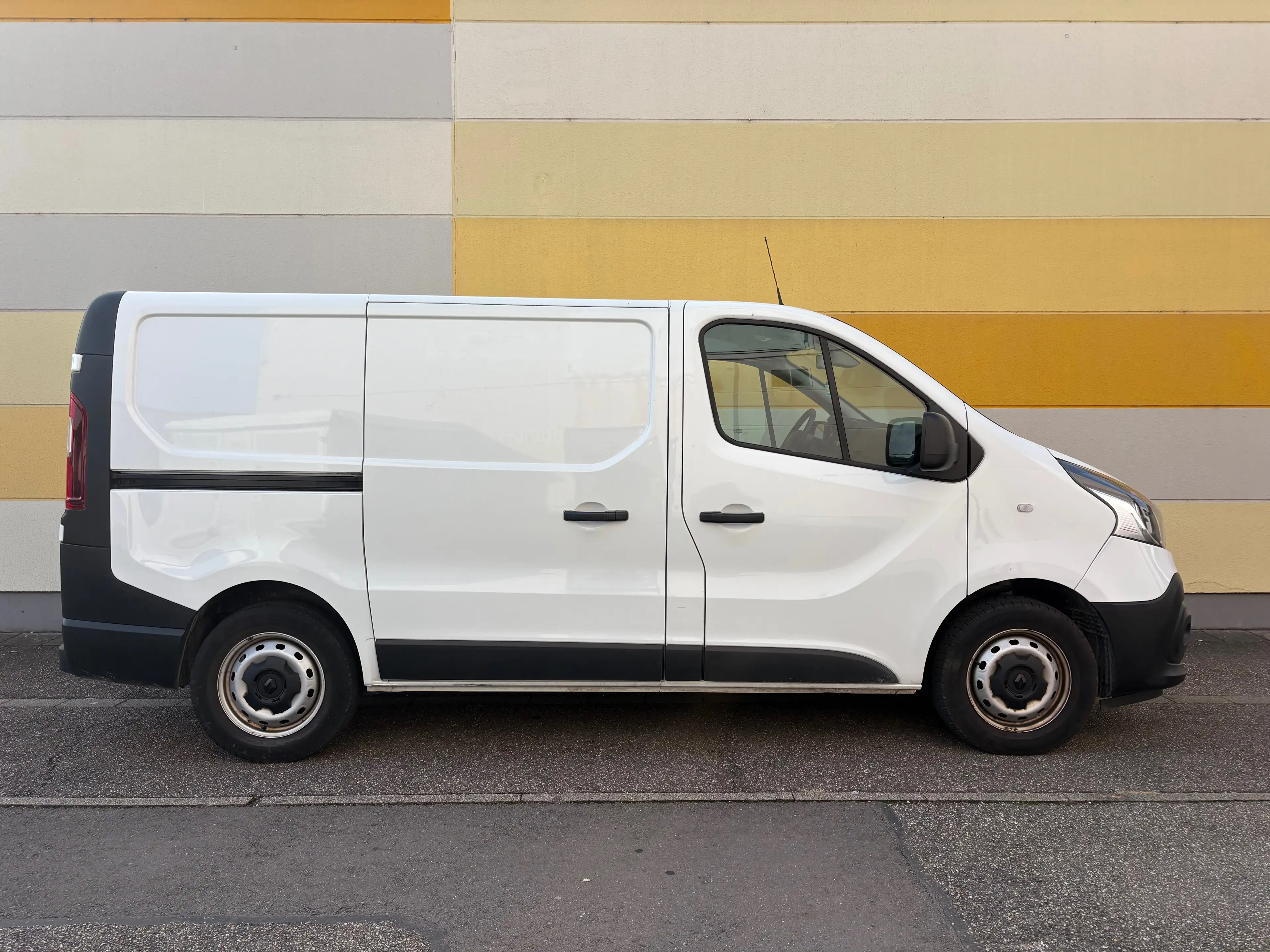 Renault Trafic ENERGY dci 120 L1H1 2,8t Komfort RückfahrKamera 3 Sitzer — photo 6