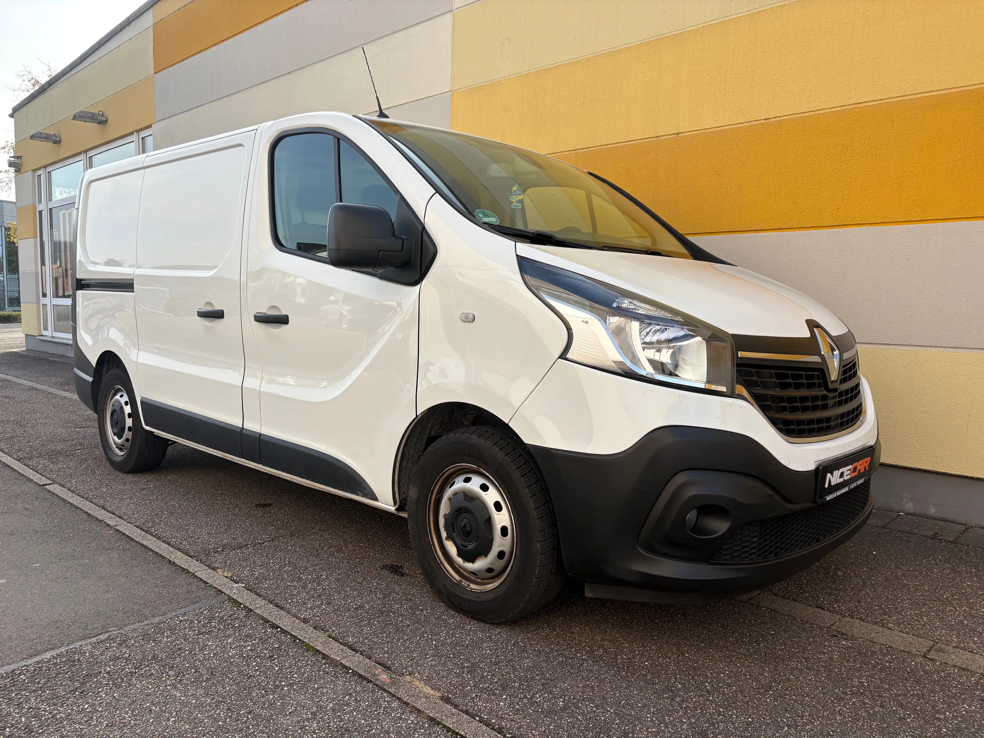 Renault Trafic ENERGY dci 120 L1H1 2,8t Komfort RückfahrKamera 3 Sitzer — photo 2