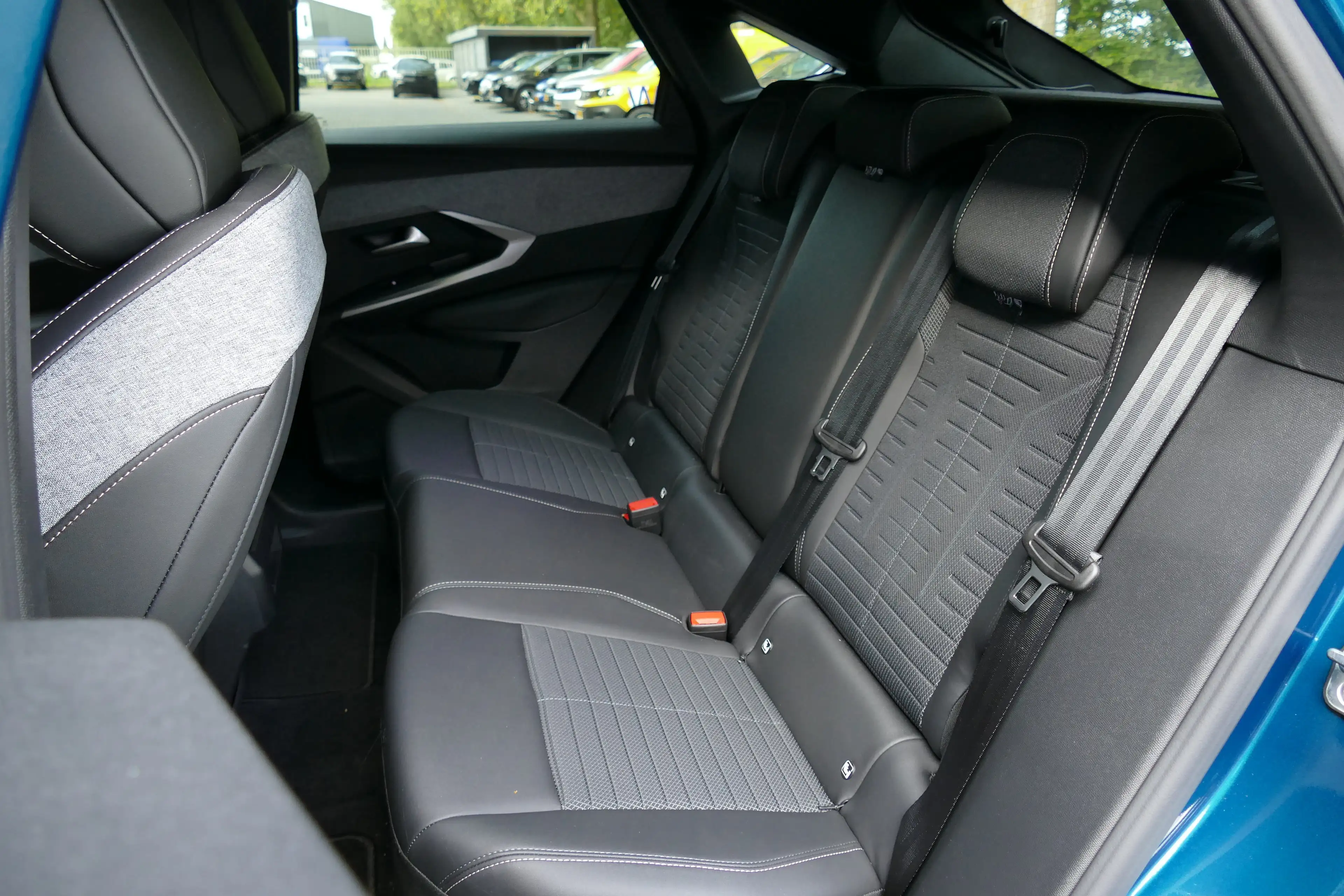 Peugeot 3008 e-3008 73KWH 210PK ALLURE / CAMERA / FULL-LED / KE — photo 13