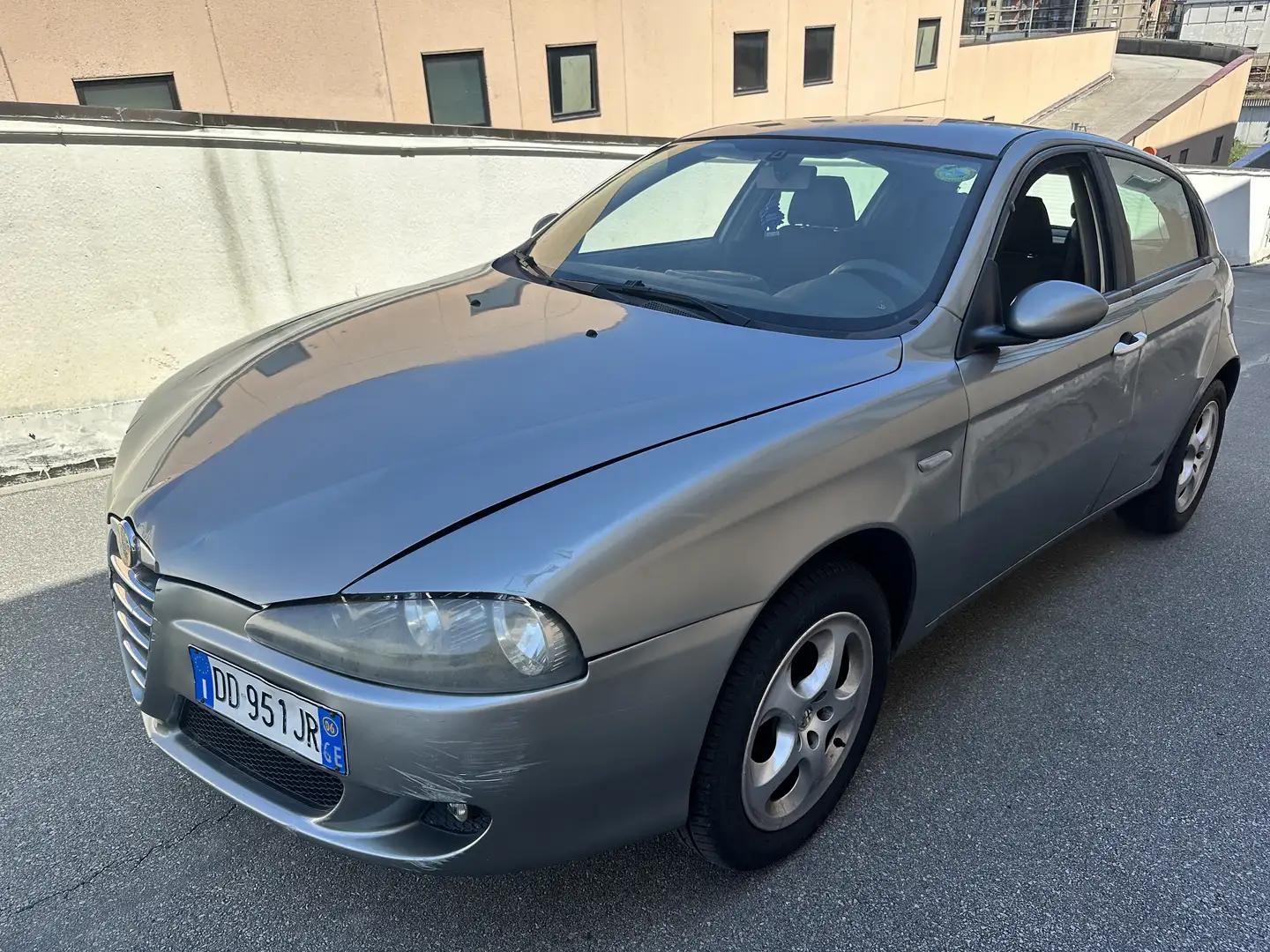 Alfa Romeo 147 5p 1.9 jtd BlackLine 120cv - 1