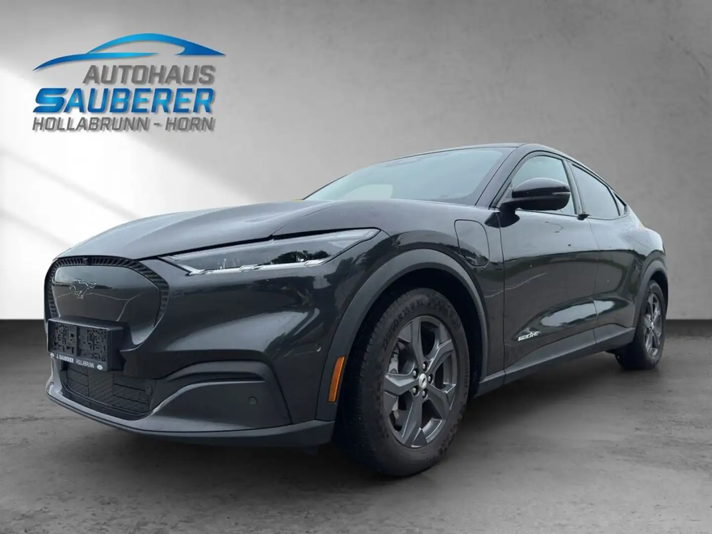 Ford Mustang Mach-E *Standard Range* Grijs - 1