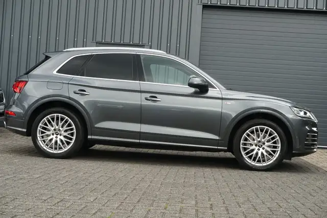 Audi Q5 view 9