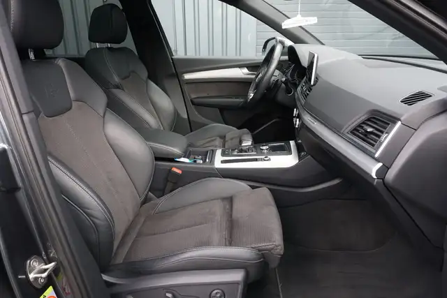 Audi Q5 view 13