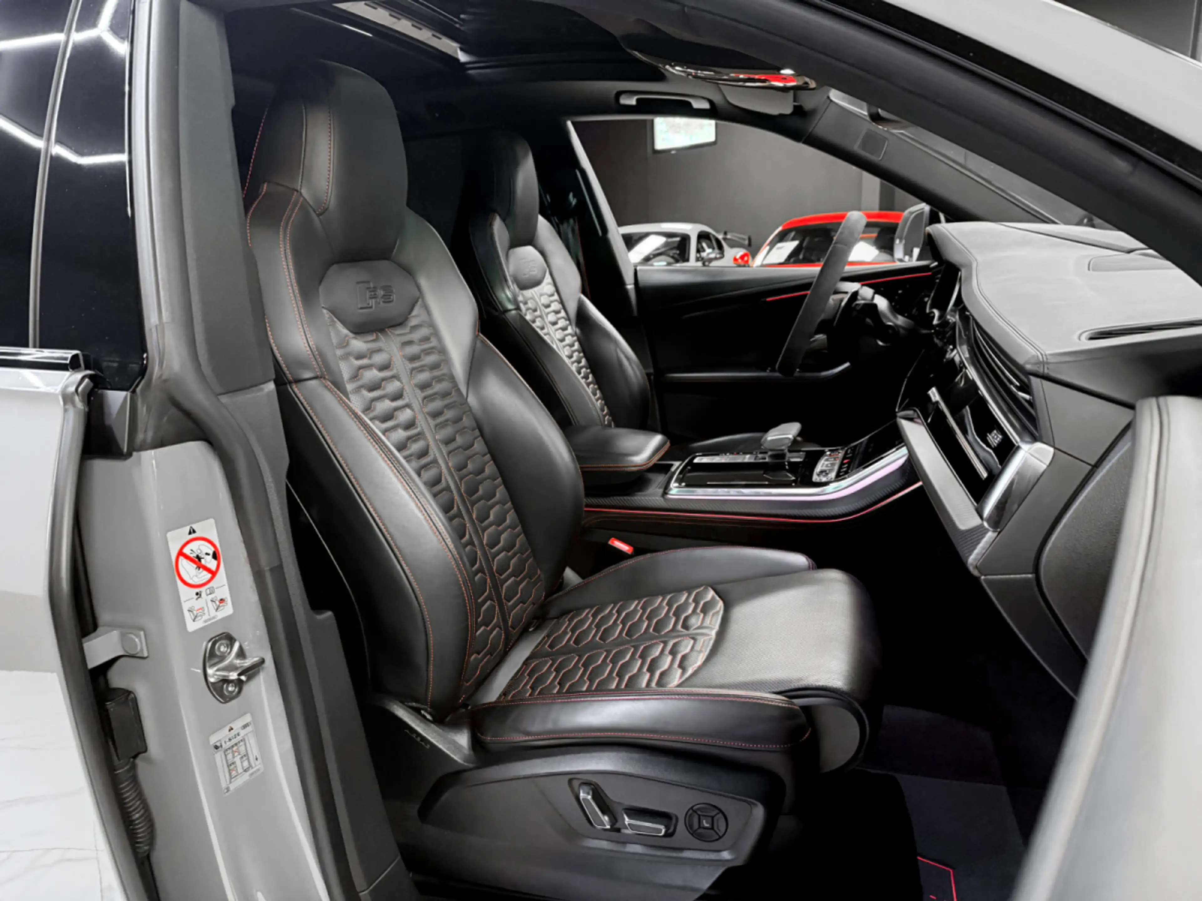 Audi RS Q8 4.0 TFSI quattro / CARBON / B&O / Matrix — photo 12
