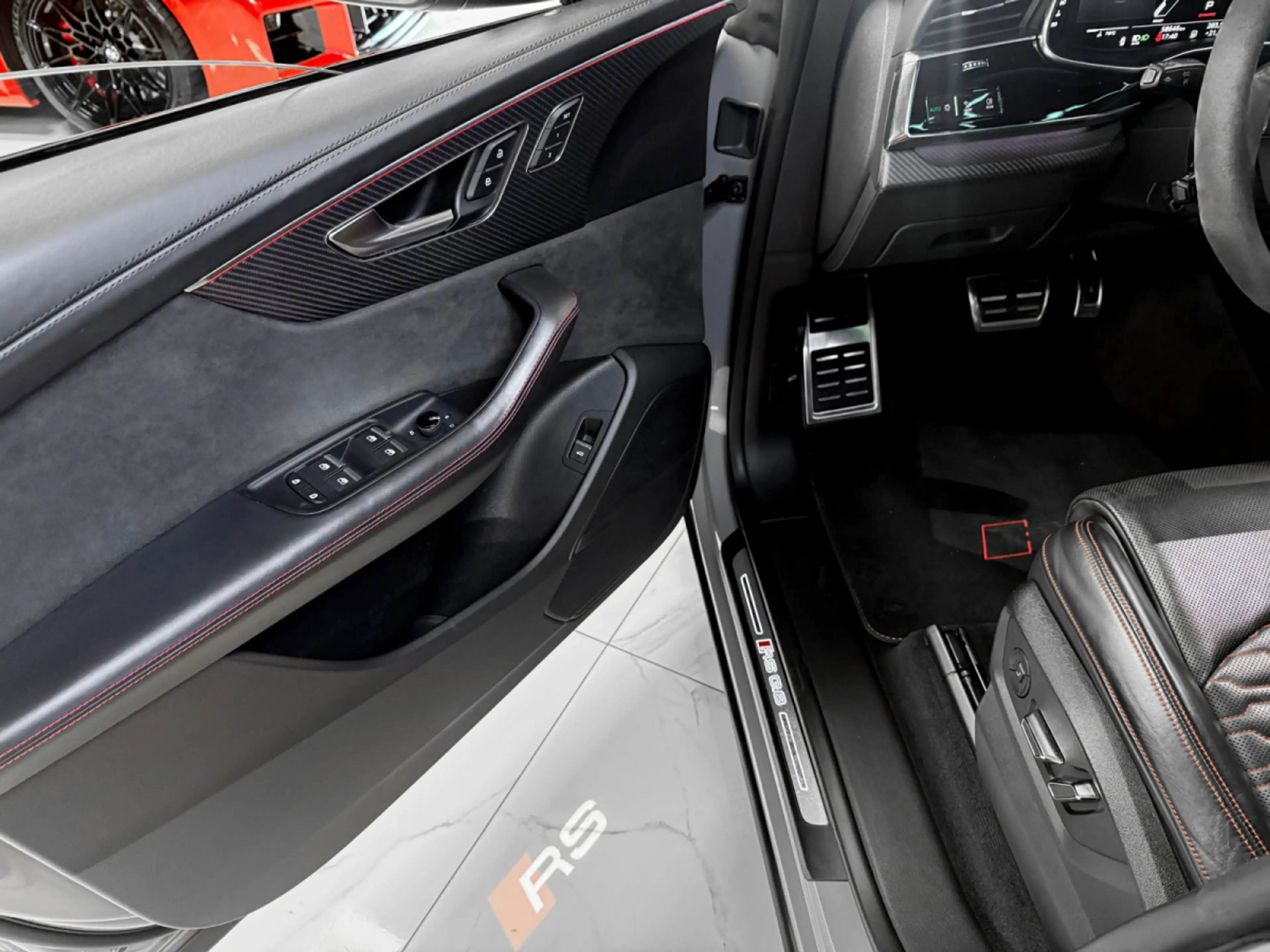 Audi RS Q8 4.0 TFSI quattro / CARBON / B&O / Matrix — photo 14