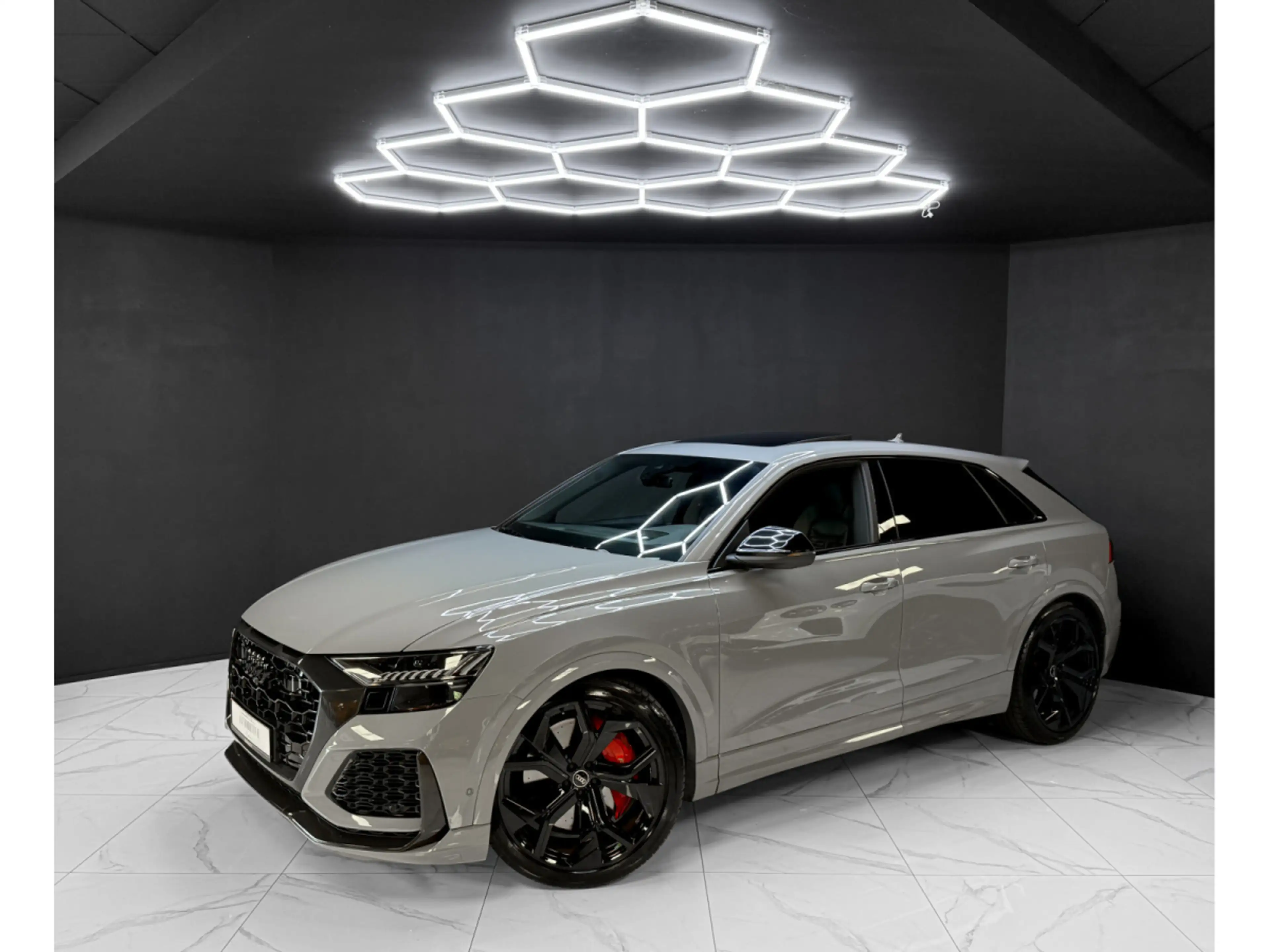 Audi RS Q8 4.0 TFSI quattro / CARBON / B&O / Matrix