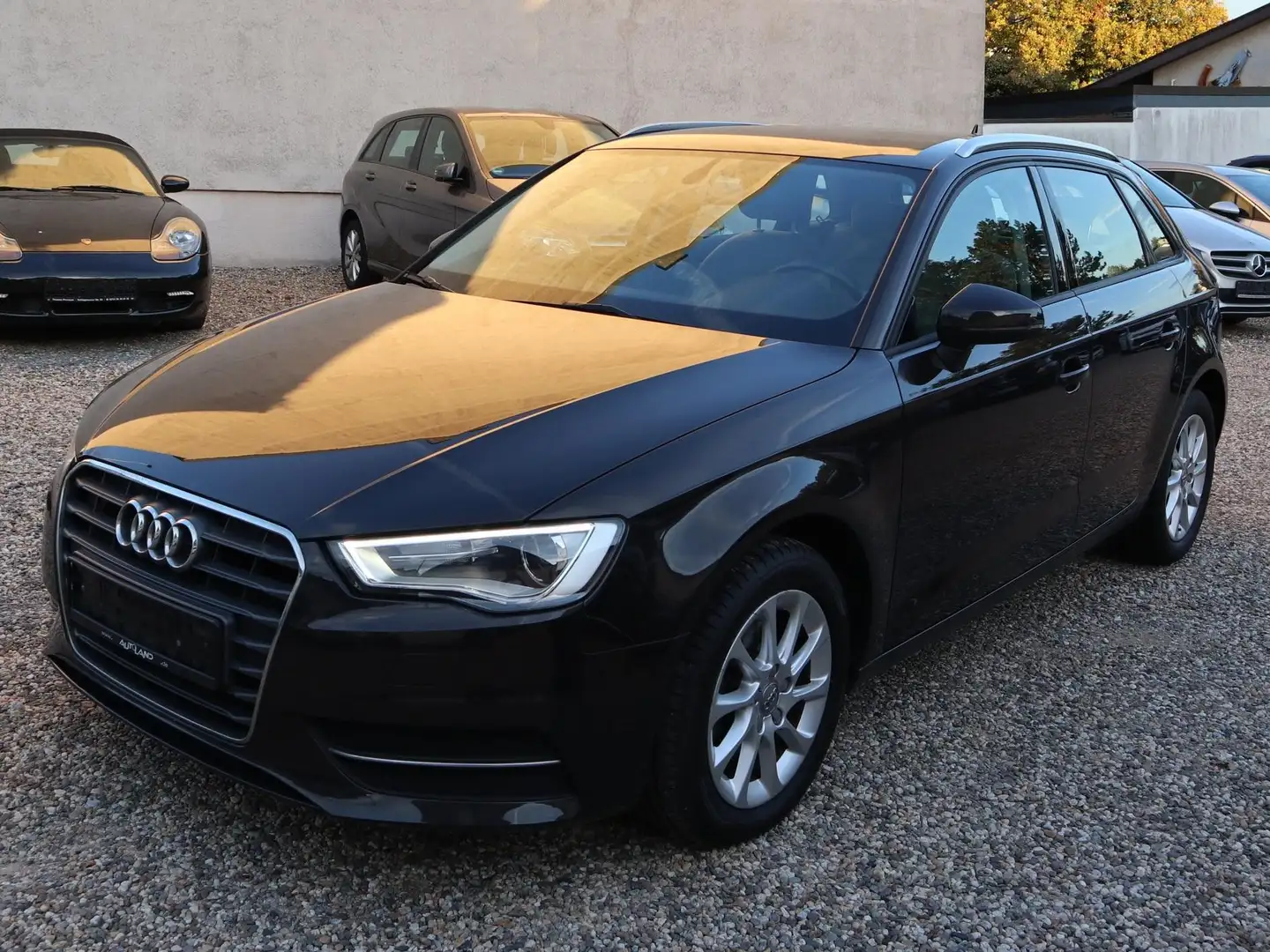 Audi A3 A3 Sportback attraction ultra*Navi*Klima*1.Hand* Schwarz - 1