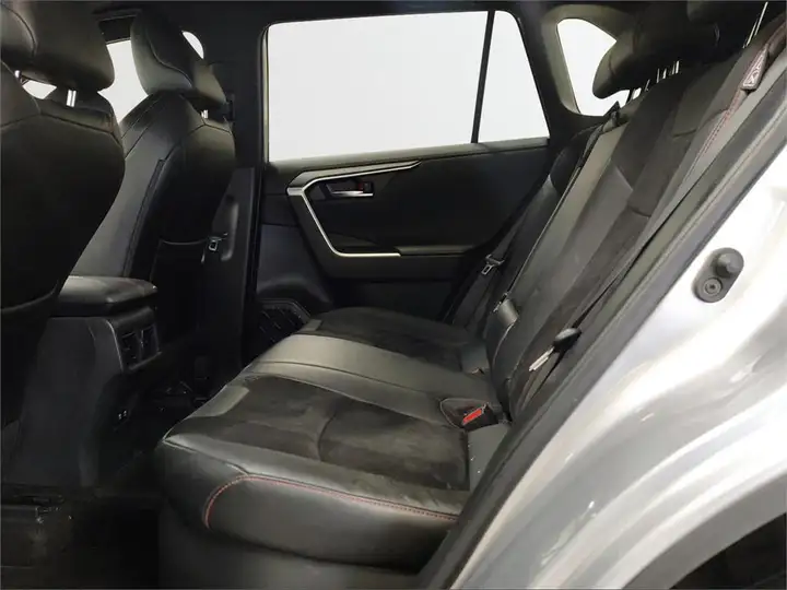Toyota RAV4 2022, foto 12