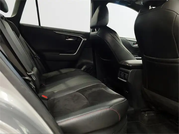 Toyota RAV4 2022, foto 8