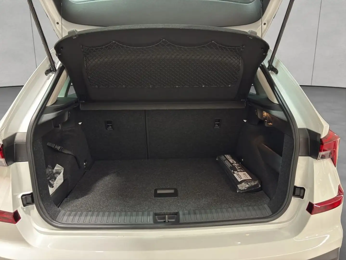 Skoda Kamiq Tour 1,0 TSI SmartLink+ SHZ LRH VLB Klima Weiß - 2