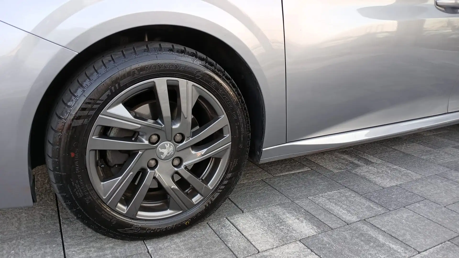 Peugeot 208 208 II  1.5 bluehdi Active Pack Silber - 2