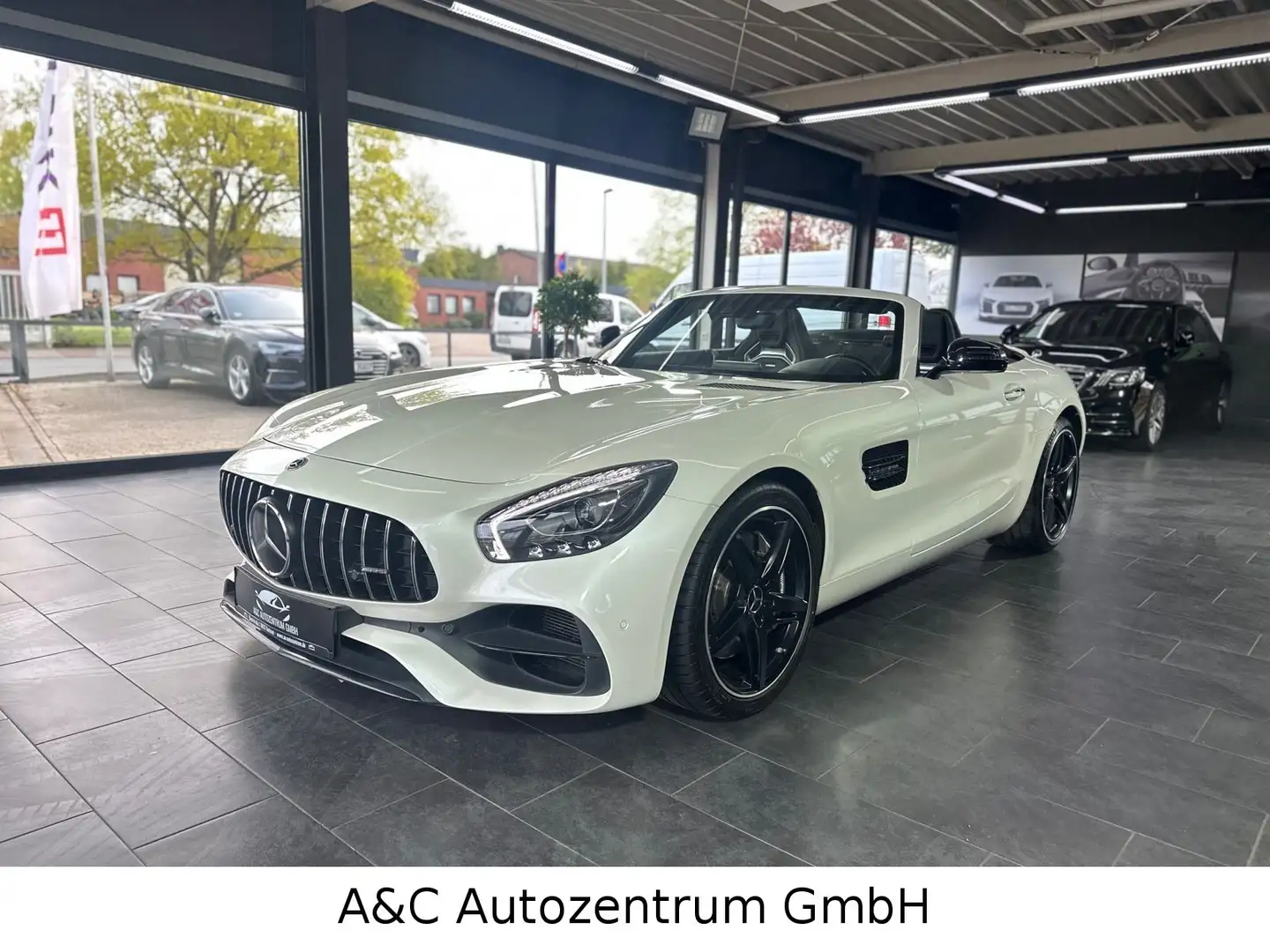 Mercedes-Benz AMG GT Roadster White - 2
