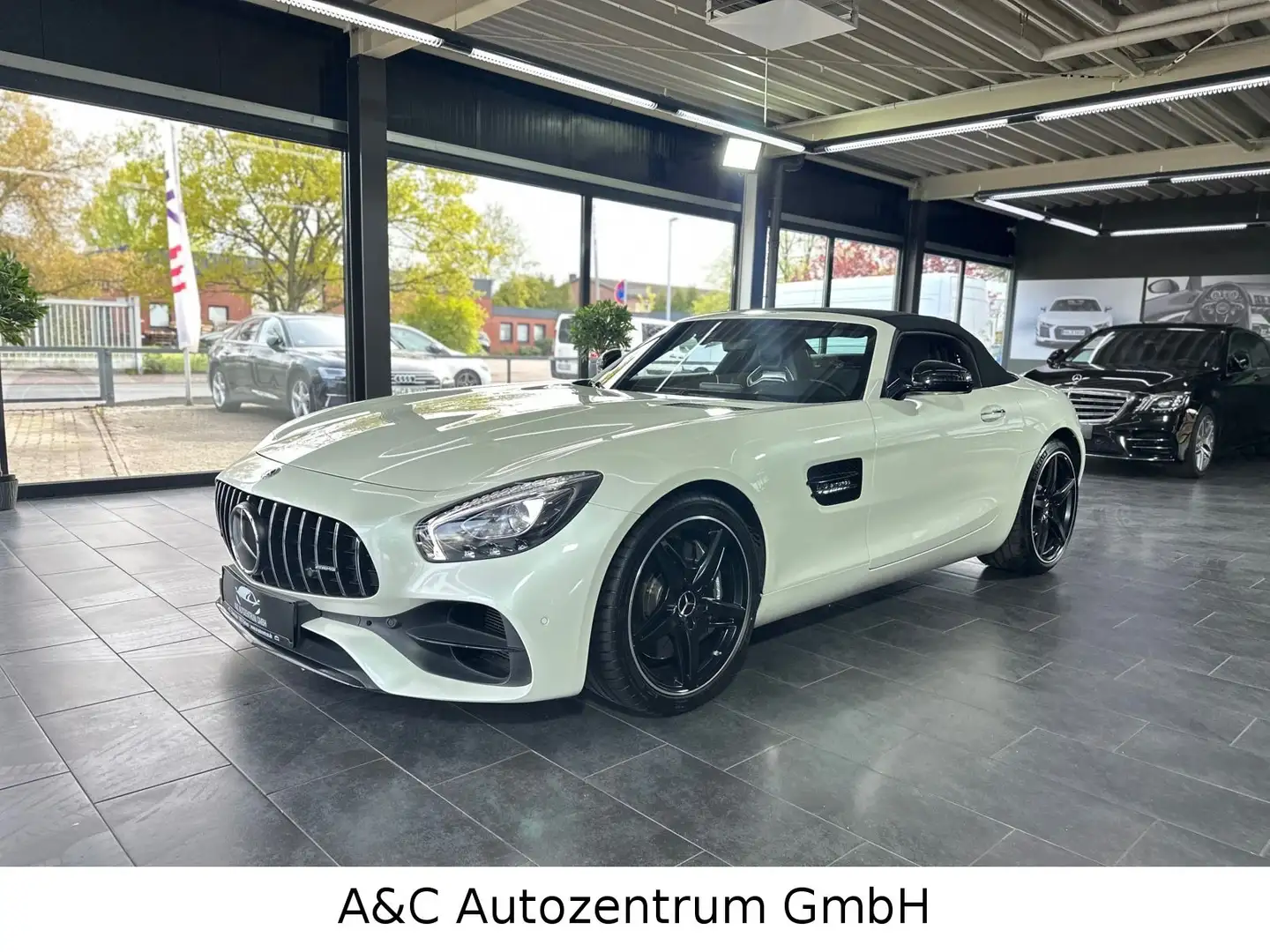 Mercedes-Benz AMG GT Roadster White - 1