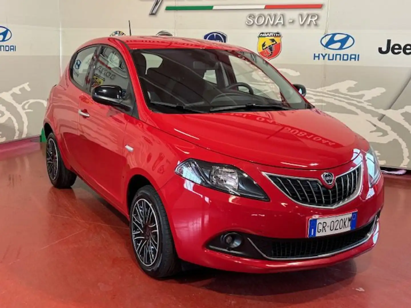 Lancia Ypsilon 1.0 FireFly 5 porte S&S Hybrid Gold Plus Rosso - 2