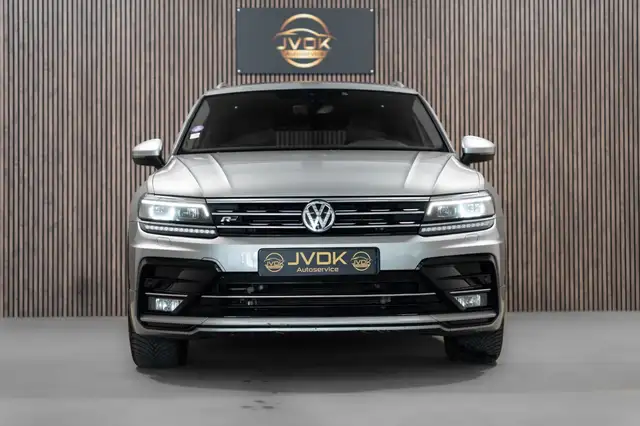Volkswagen Tiguan view 4