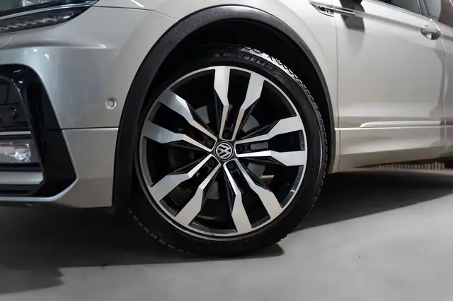 Volkswagen Tiguan view 2