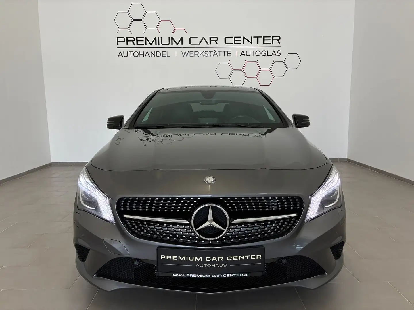Mercedes-Benz CLA 220 d Shooting Brake Aut. XENON / SPORTSITZE / NAVI Grijs - 2