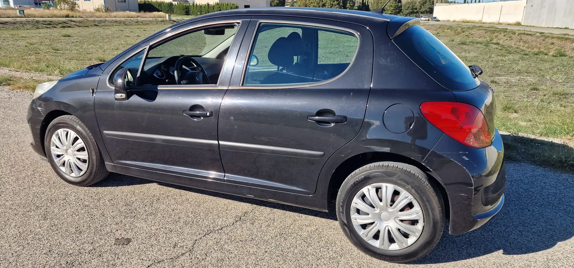 Peugeot 207 207 SW 1.4i Confort Confort Negro - 2