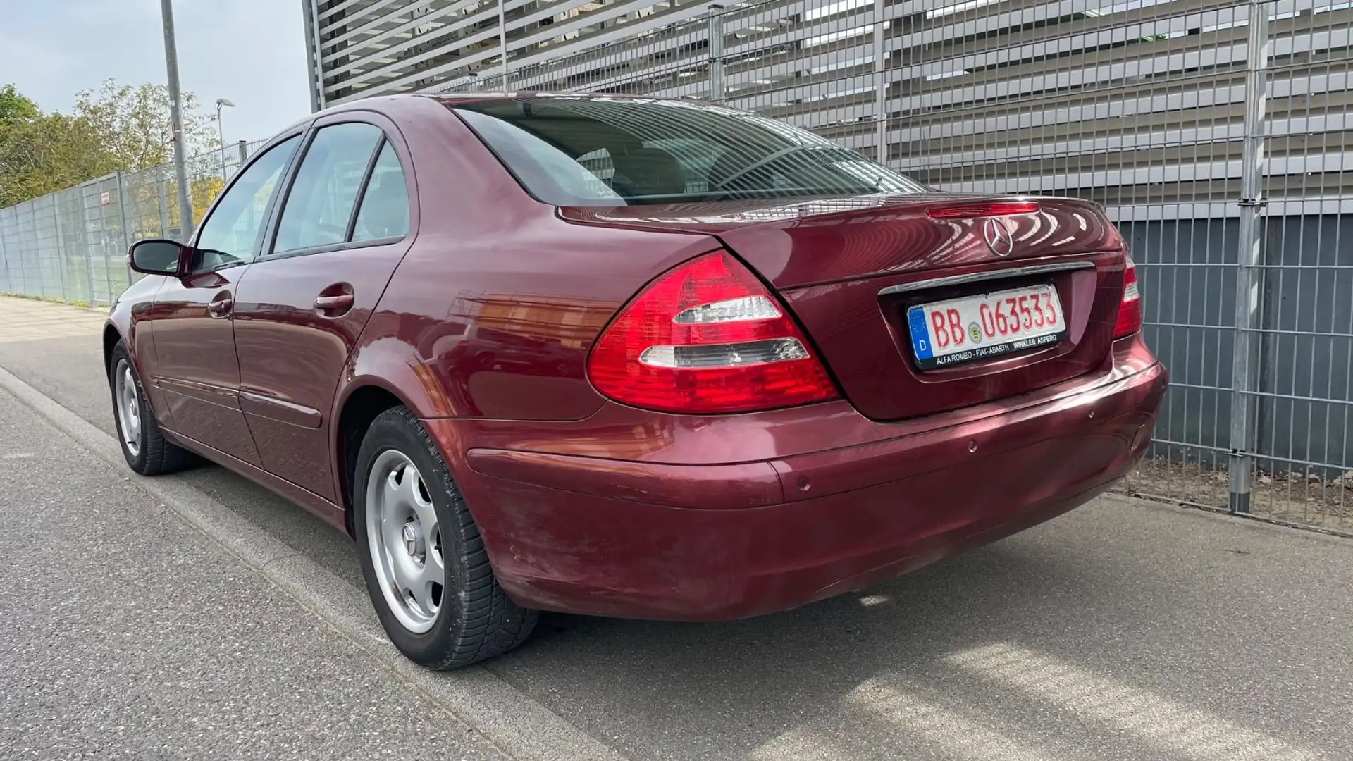 Mercedes-Benz E 320 -AUT-Klimaautomatik-PDC-TÜV NEU-Garantie Rot - 2