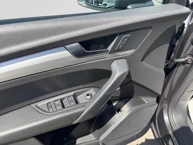 Audi Q5 view 12