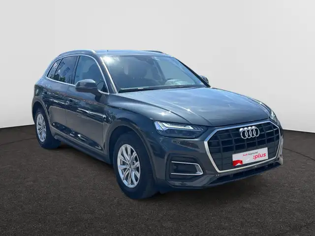 Audi Q5 view 3