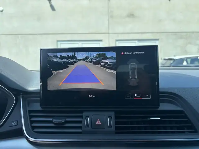 Audi Q5 view 11