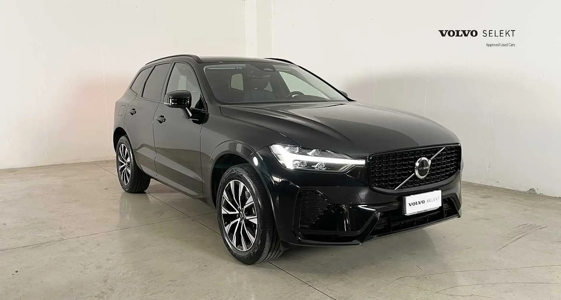 Volvo XC60 Plus, B4 AWD Mild hybrid, Diesel, Dark Schwarz - 1