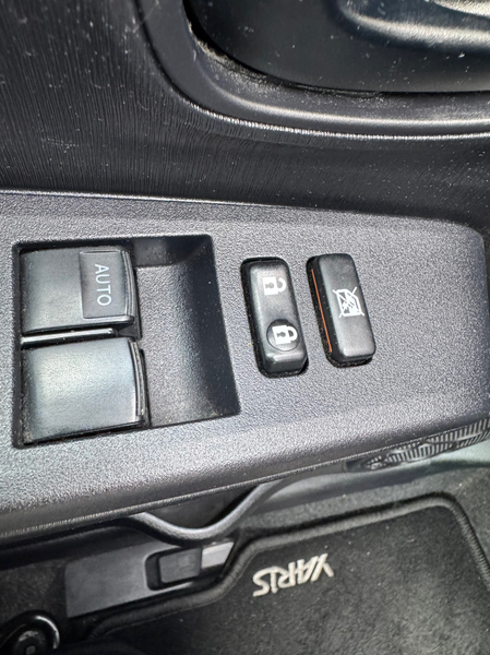 Toyota Yaris 1.0 VVT-i Comfort AIRCO | 2de EIGENAAR | DEALEROND — photo 24
