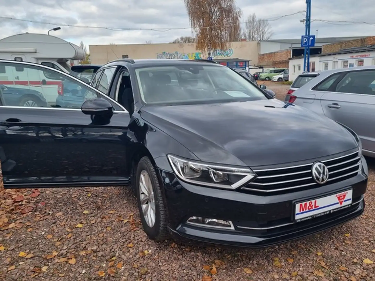 Volkswagen Passat Variant TDI Comfortline Navi Massage HU Schwarz - 2