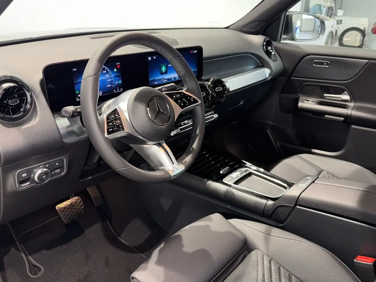 Mercedes-Benz GLB 200 d Rückfahrkamera Totwinkel Carplay LED 12