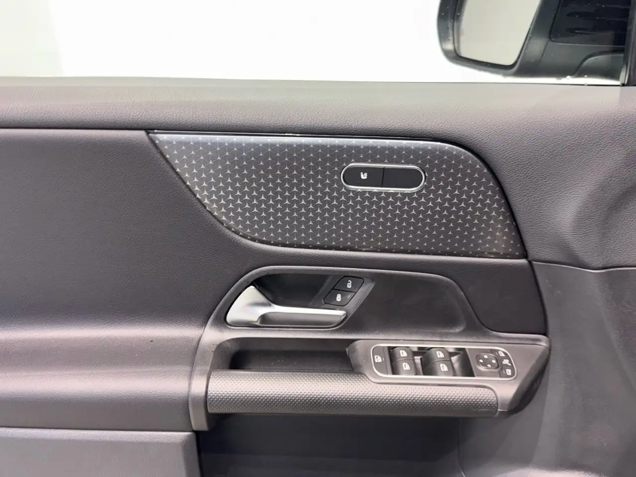 Mercedes-Benz GLB 200 d Rückfahrkamera Totwinkel Carplay LED 15