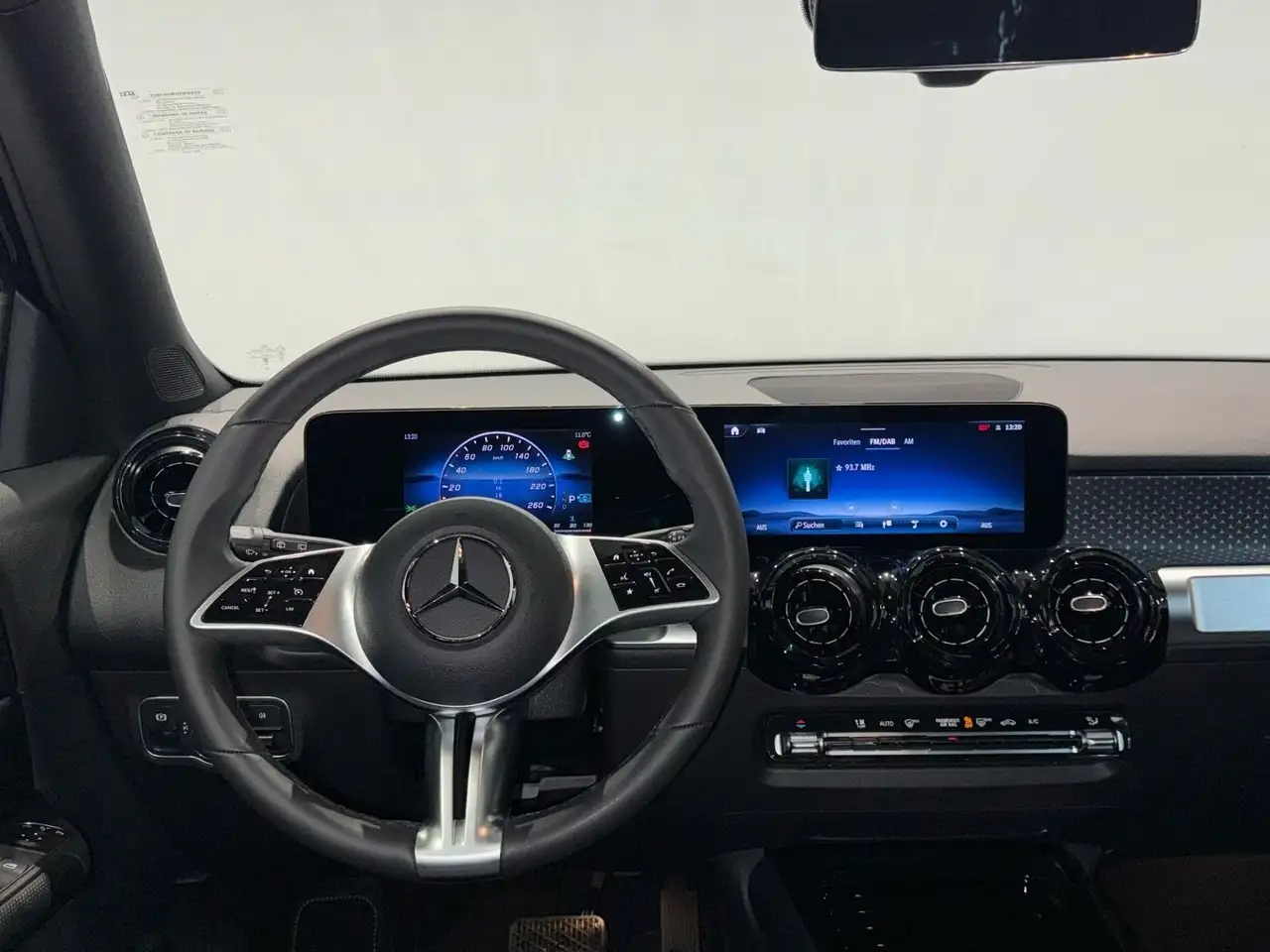 Mercedes-Benz GLB 200 d Rückfahrkamera Totwinkel Carplay LED 9