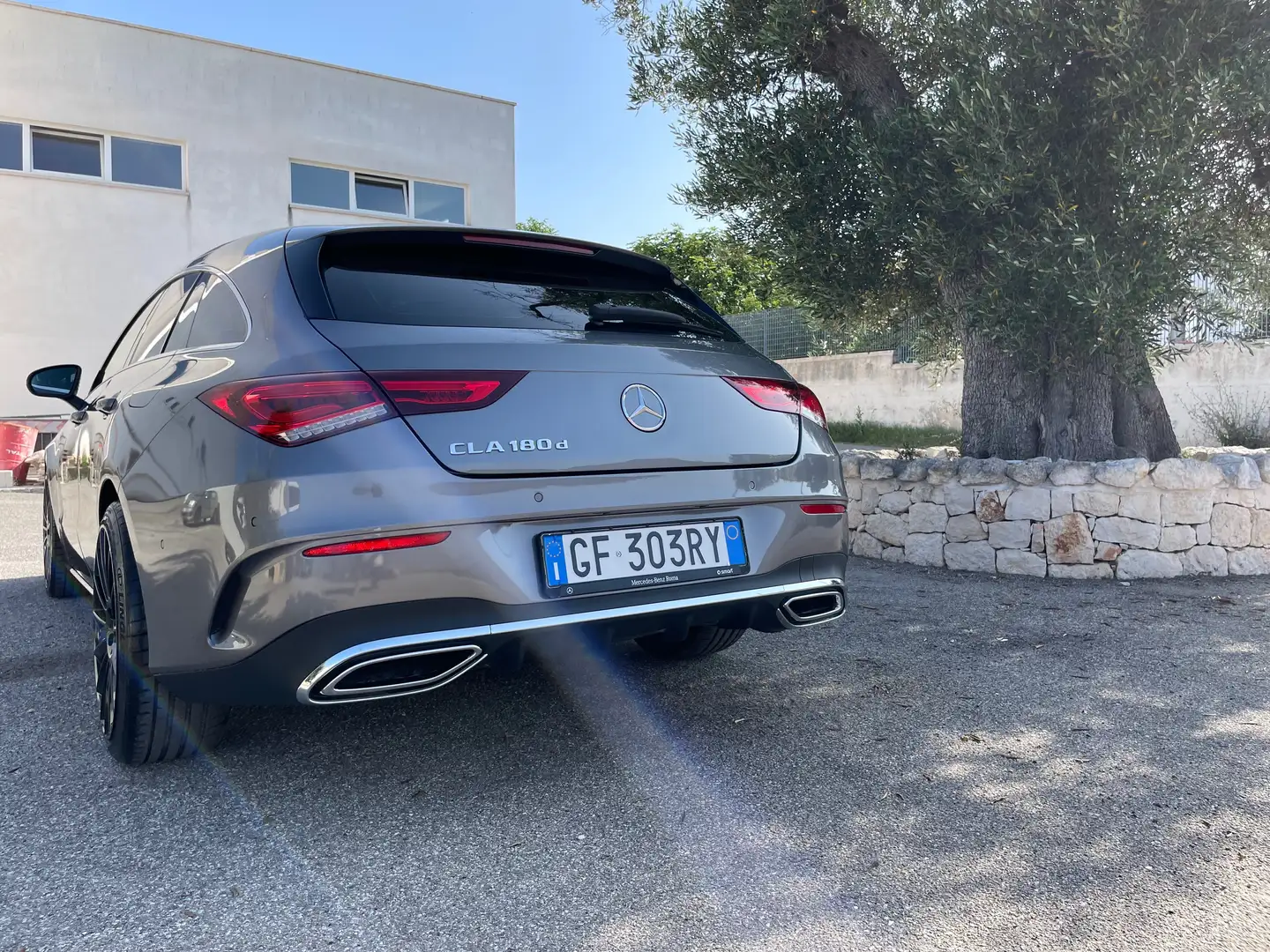 Mercedes-Benz CLA 180 Shooting Brake d Premium auto - 2