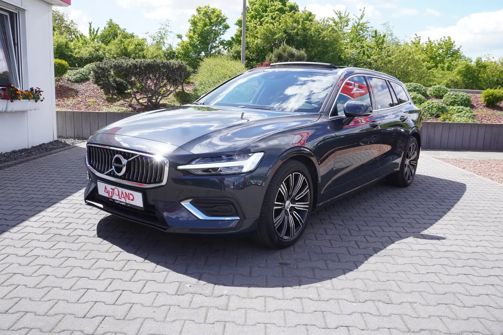 Volvo V60 V 60 D4 AWD Inscription Geartronic LED Navi ACC Grau - 2