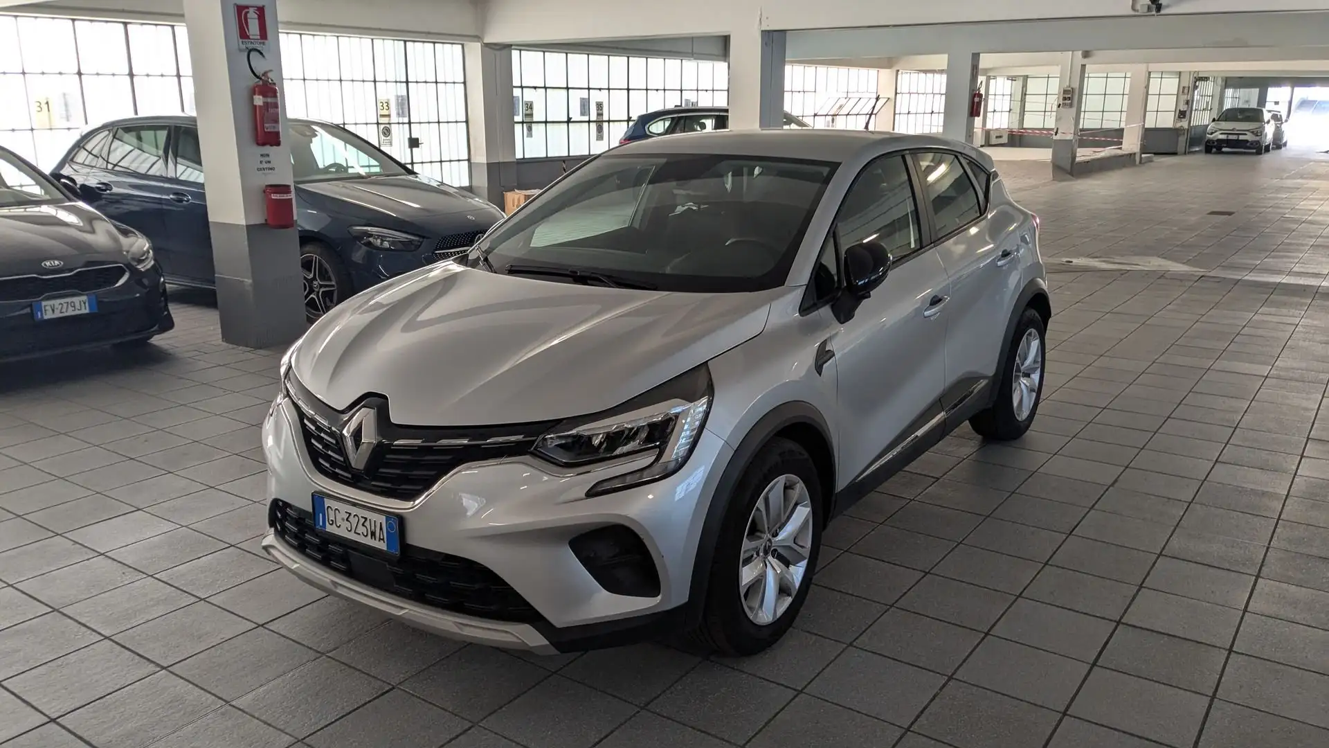 Renault Captur TCe 12V 100 CV GPL Zen Silber - 1