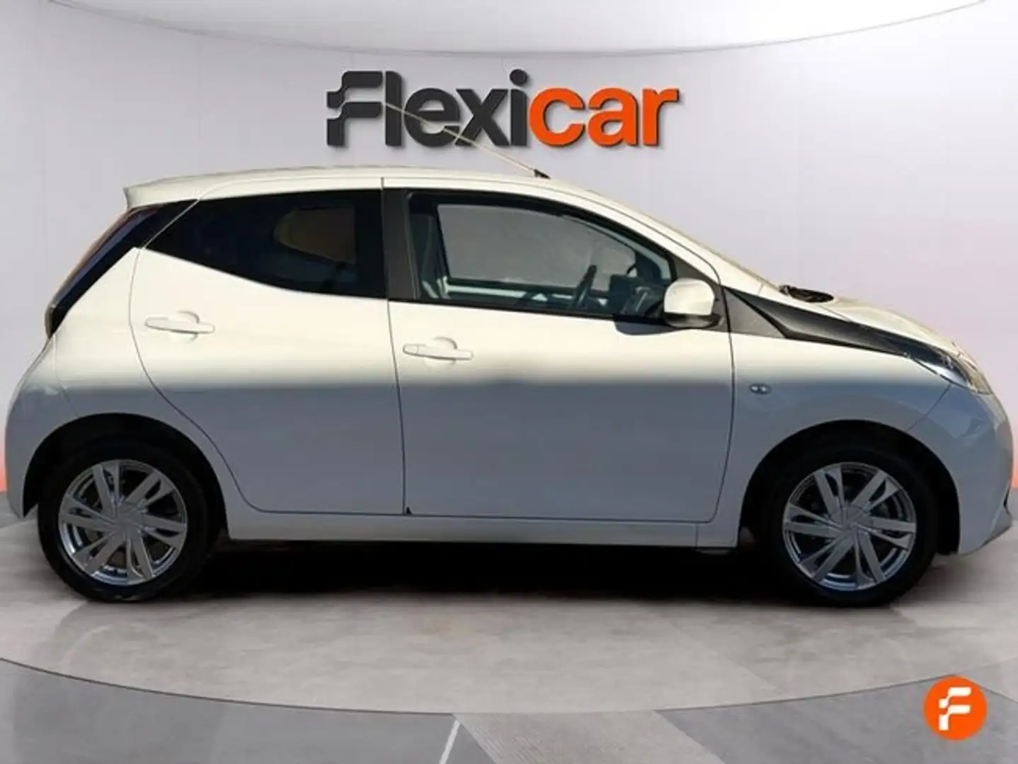 Toyota Aygo 70 x-cite Blanc - 2