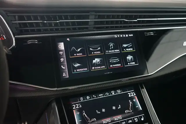 Audi RS Q8 view 11