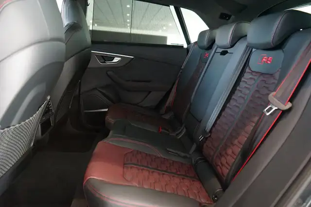 Audi RS Q8 view 8
