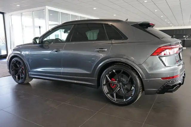 Audi RS Q8 view 2