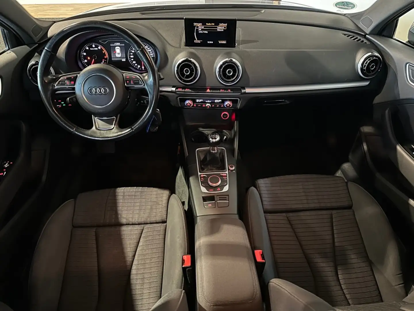 Audi A3 1.4 TFSI AMBIT. PL+ NAP l CLIMATE l CRUISE l TREKH Gris - 2