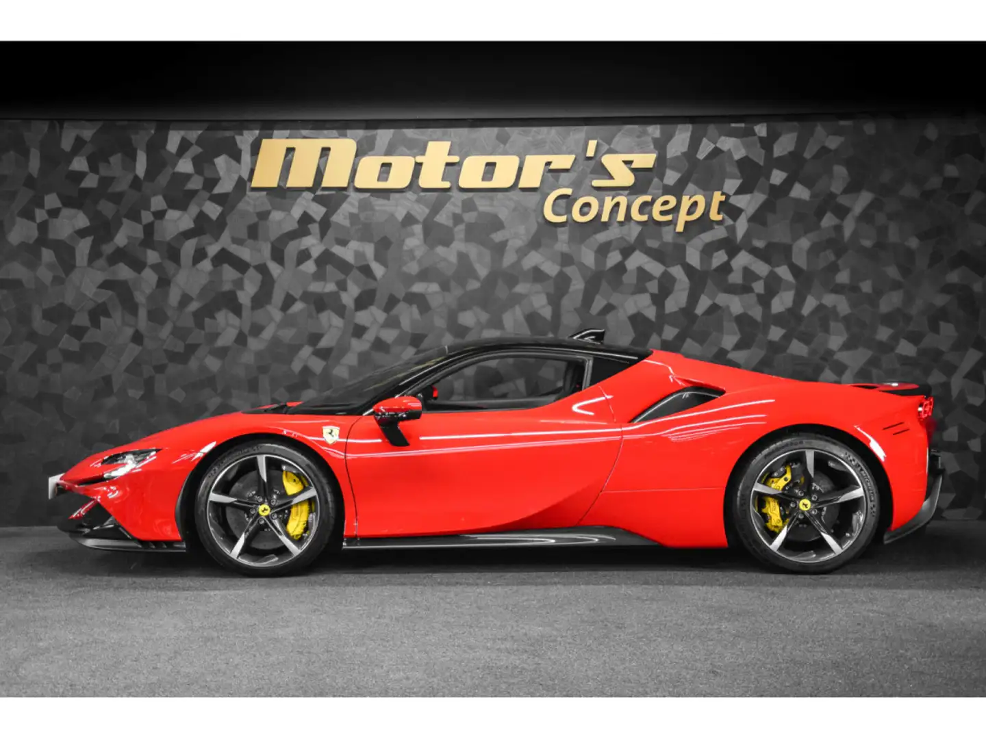 Ferrari SF90 Stradale ROSSO CORSA Rouge - 2